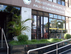 Prefeitura de Divinópolis faz plantão neste fim de semana (sábado) para receber os retardatários da adesão ao “Pró-Cidadania Fiscal” 03-02 008
